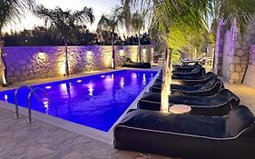 Odyssea Seaside Apartment With Sea View And Pool